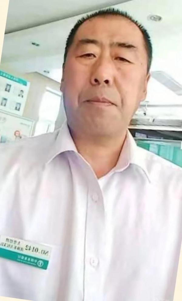 遙寄一年茫碌伴，清輝高照景豐行