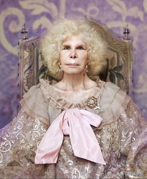 阿爾貝女公爵：整容整成猴，小24歲公務員對她一見鍾情，85歲再婚