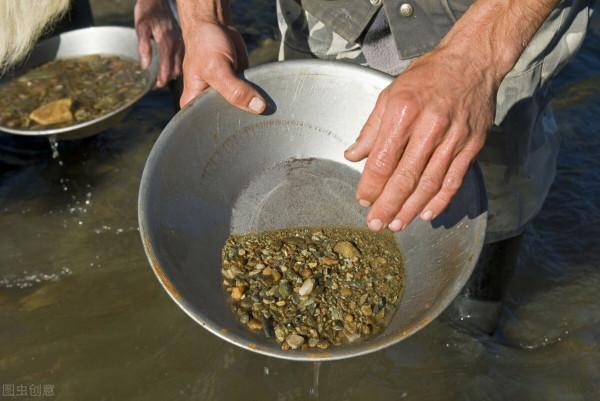 小夥被騙上山為日本人淘金,偷藏狗頭金逃走,日本人追擊遭遇虎襲 小夥被騙上山為日本人淘金,偷藏狗頭金逃走,日本人追擊遭遇虎襲