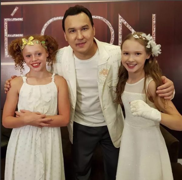 一拳能打斷樹甚至打凹鐵門，這個13歲女孩太可怕