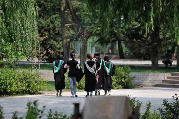 這4類學生有福了，畢業就能進入事業單位，就業待遇不比軍警差