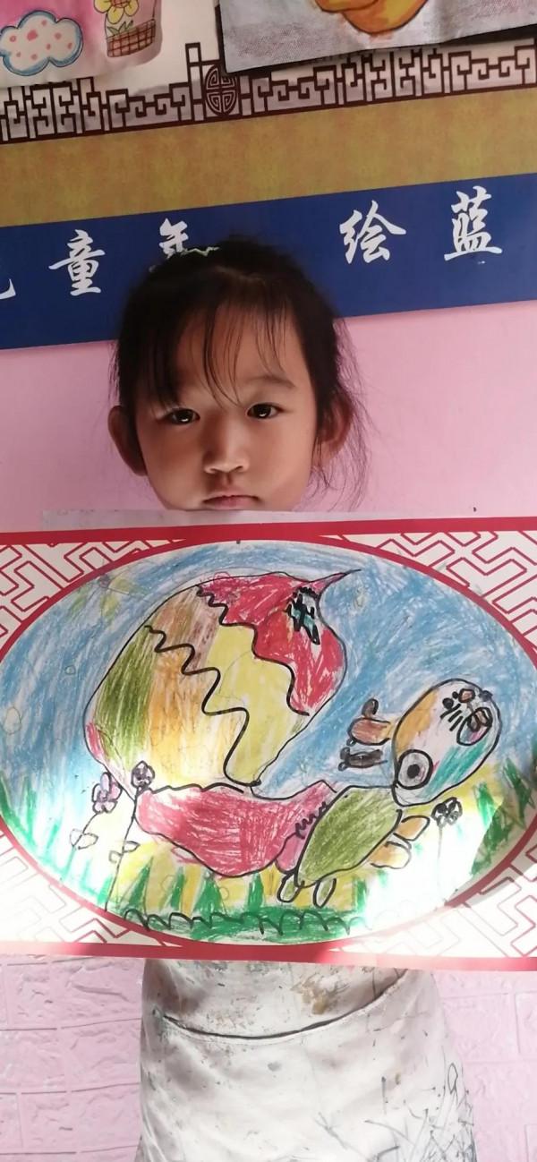 兒童畫，中秋節繪畫作品，彩鉛，卡紙畫。讓孩子自己去畫，孩子內