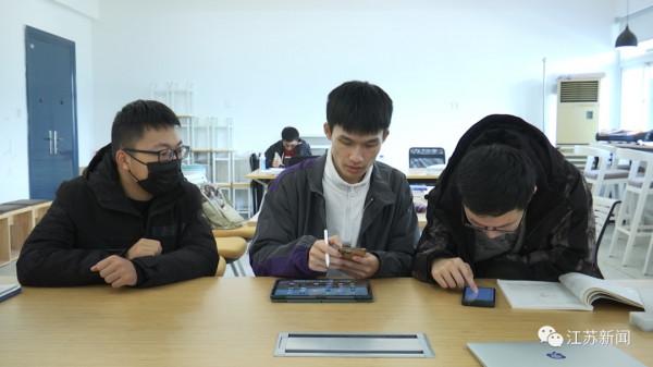 法醫本科生一手發SCI論文一手搞發明！他給防護服裝了個“空調”