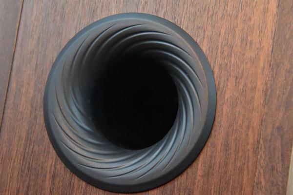 大眾買得起的丹拿書架箱上手：僅靠技術細節就足以驗明正身