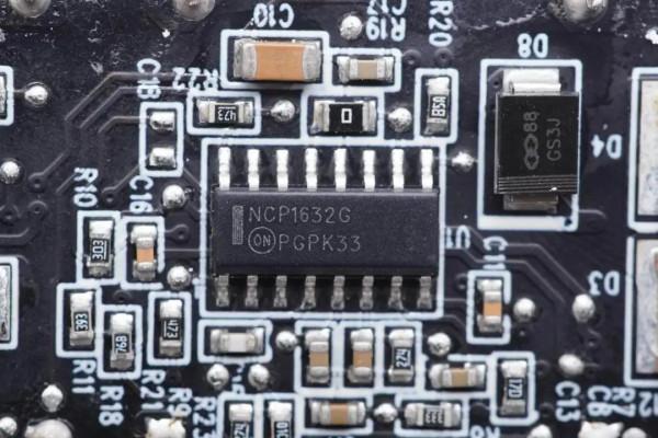 華碩最強遊戲本標配300W電源,內建4顆氮化鎵,內部結構揭曉 華碩最強遊戲本標配300W電源,內建4顆氮化鎵,內部結構揭曉