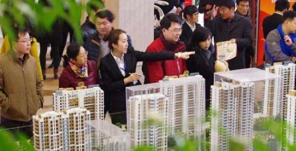 上海阿姨擁有百套房產和車位，僱3個人收租，錢從哪裡來？