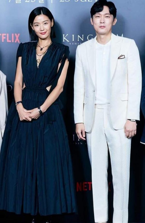 全智賢久違再次出席活動，剪了短髮後像變了個樣，網友：這是誰？