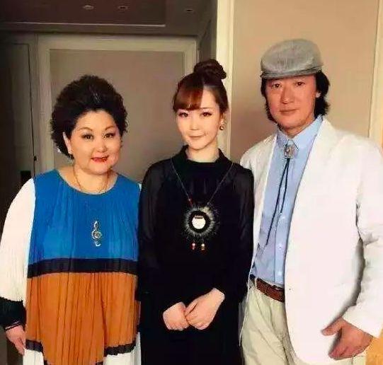 吉祥三寶現狀：布仁心梗離世，烏日娜撐起整個家，女兒結婚生子