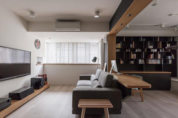 安排個書架牆，是家裡最好的不動產，如此看來，完全沒必要空間房