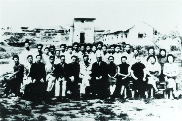 1954年吳晗重寫《朱元璋傳》，毛主席看後囑咐：要把朱元璋寫好點