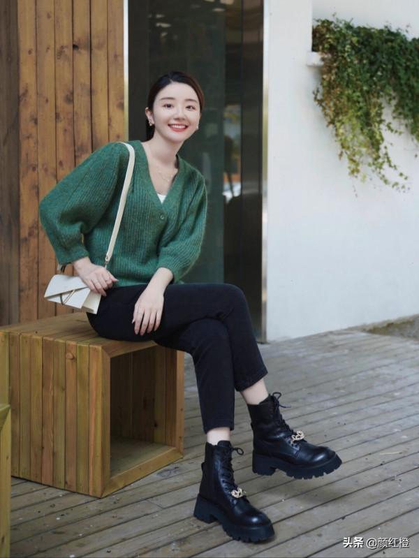 秋冬外套裡面穿什麼？這些針織衫穿搭保暖舒適，日常實用不挑人