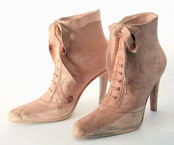 78歲大爺雕貼身衣物,一件25萬!網友看完後都說:有點味道 78歲大爺雕貼身衣物,一件25萬!網友看完後都說:有點味道