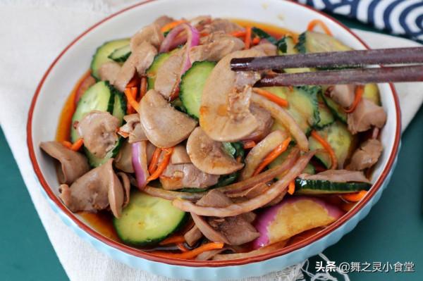 12道家宴已備好，1冷盤2湯4炒5蒸，就等你回家團聚