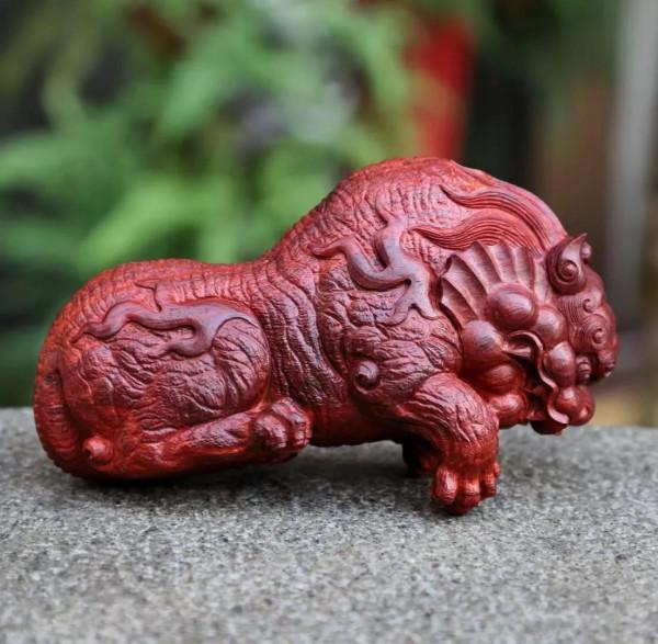 避水金晶獸！這紫檀木雕太有意思了！好手藝