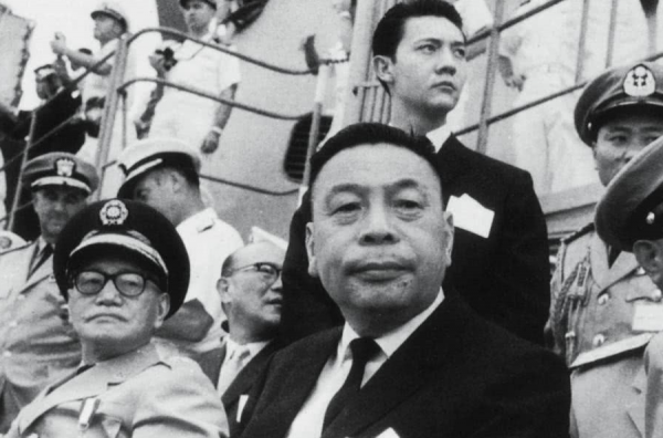 1988年蔣經國病逝，收到訊息後鄧小平嘆息：可惜，經國死得太早了