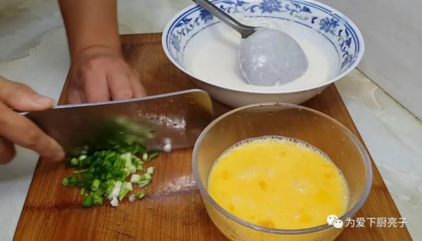 早餐餅這做法才好吃，加半斤麵粉，張張柔軟勁道，比手抓餅還香