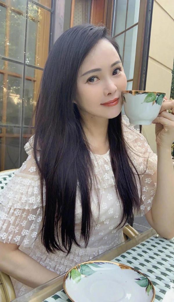 甜美女神伊能靜,真性情、真颯爽的“女豪傑” 甜美女神伊能靜,真性情、真颯爽的“女豪傑”