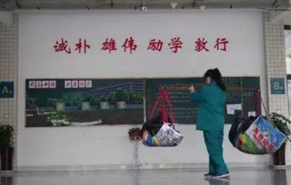 被保潔耽誤的畫家!南大46歲保潔吳立娣:被央視、人民日報皆報道 被保潔耽誤的畫家!南大46歲保潔吳立娣:被央視、人民日報皆報道