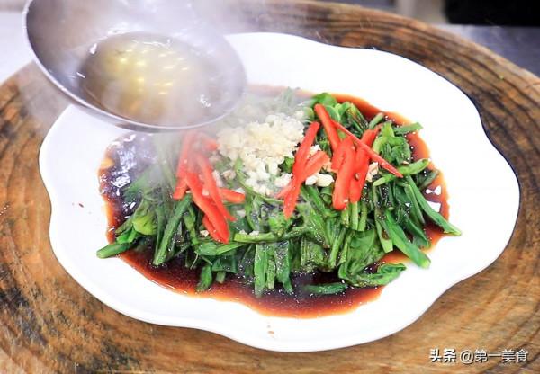 油麥菜不要直接下鍋炒,用廚師長的小技巧,青翠不變色,鮮嫩入味 油麥菜不要直接下鍋炒,用廚師長的小技巧,青翠不變色,鮮嫩入味
