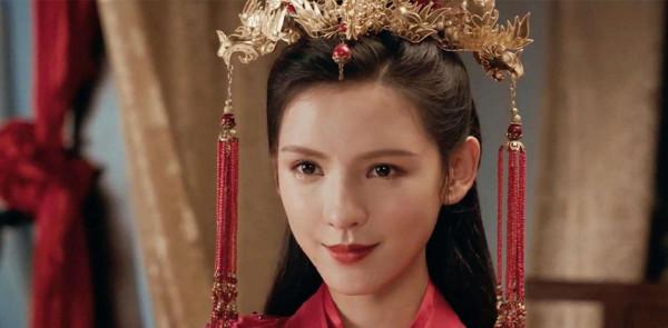 小臉女星的天下！這12個漫畫臉巔峰PK，大眼睛巴掌臉一個比一個美