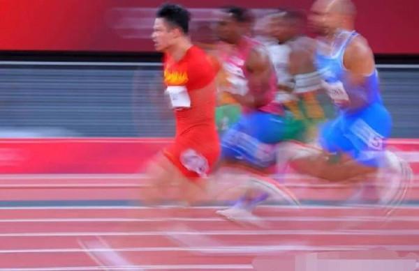 “百米飛人”蘇炳添今日百米首秀,成功的男人背後總有一個女人 “百米飛人”蘇炳添今日百米首秀,成功的男人背後總有一個女人