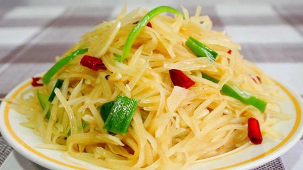 做酸辣土豆絲，用白醋還是陳醋？大廚教你正確做法，看完後明白了