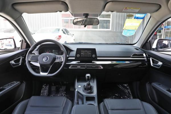 實拍比亞迪秦，僅6.49萬起，造型大氣，綜合表現到底如何？