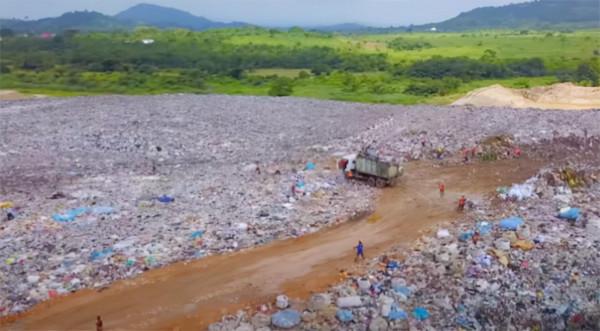 一件二手衣服漂洋過海的生存日記:你們丟棄的破舊衣物都去了哪裡? 一件二手衣服漂洋過海的生存日記:你們丟棄的破舊衣物都去了哪裡?