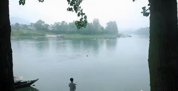 我帶著妻子女兒回了一趟老家