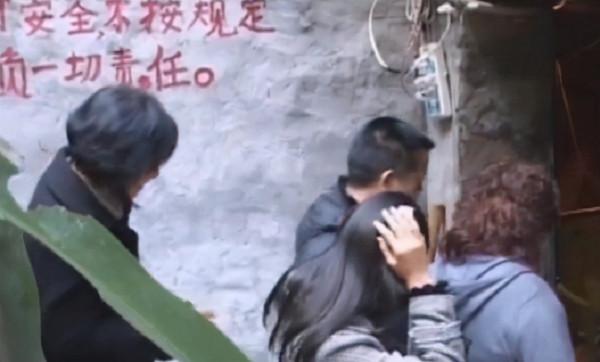 農家父子屋內挖井挖出財富，把家打造成收門票的景點，年入30多萬