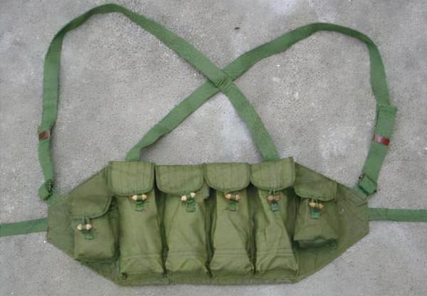 中國81式胸掛，雖然效能並不出色設計保守，但卻終能成為一代經典