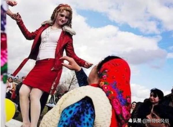 摩洛哥習俗:“新娘市場”,男人在集市中選“新娘” 摩洛哥習俗:“新娘市場”,男人在集市中選“新娘”