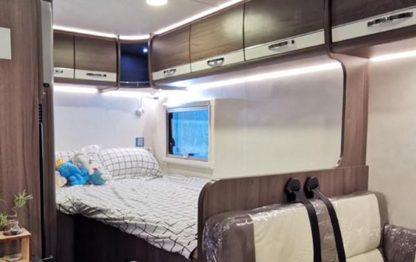 白鯨系列最受歡迎的佈局方式,究竟好在哪?賽德白鯨縱床版房車 白鯨系列最受歡迎的佈局方式,究竟好在哪?賽德白鯨縱床版房車