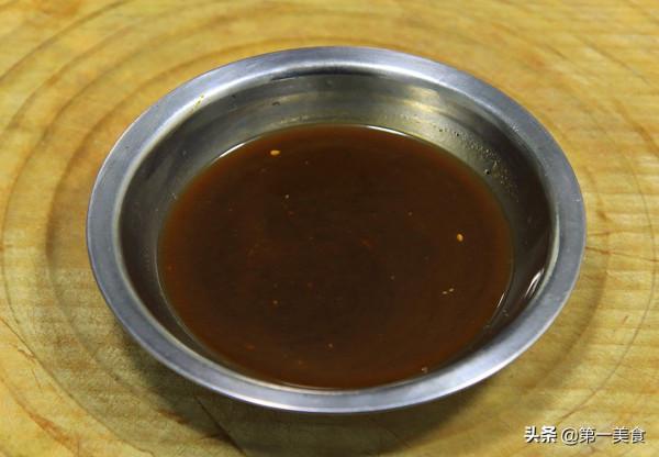 豬肉新吃法，切成肉丁拌上黑椒汁，外酥裡嫩，口感比燒烤還要好吃