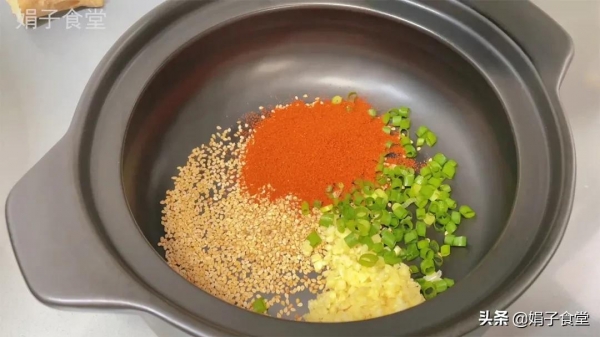 豬肉餃子好吃有竅門,調餡多加這一步,比餃子館的好吃,又鮮又香 豬肉餃子好吃有竅門,調餡多加這一步,比餃子館的好吃,又鮮又香