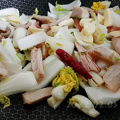 在家不知道吃什麼，吃滷肉菘菜燒豆腐就對了