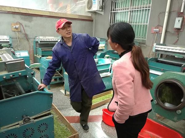 女子帶前夫改嫁16年，住在同一屋簷下，兩任丈夫成好兄弟