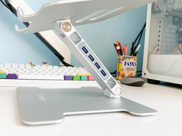 打造清爽的膝上型電腦桌面，只需用幾個小物件