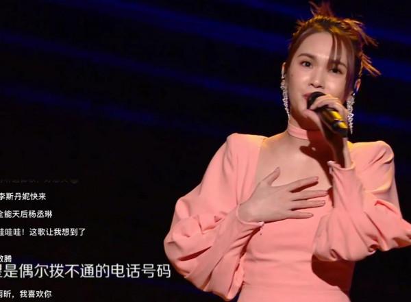 芒果臺雙11晚會:言承旭大驚喜,周筆暢像菠蘿精,龔琳娜賣力瞪眼 芒果臺雙11晚會:言承旭大驚喜,周筆暢像菠蘿精,龔琳娜賣力瞪眼