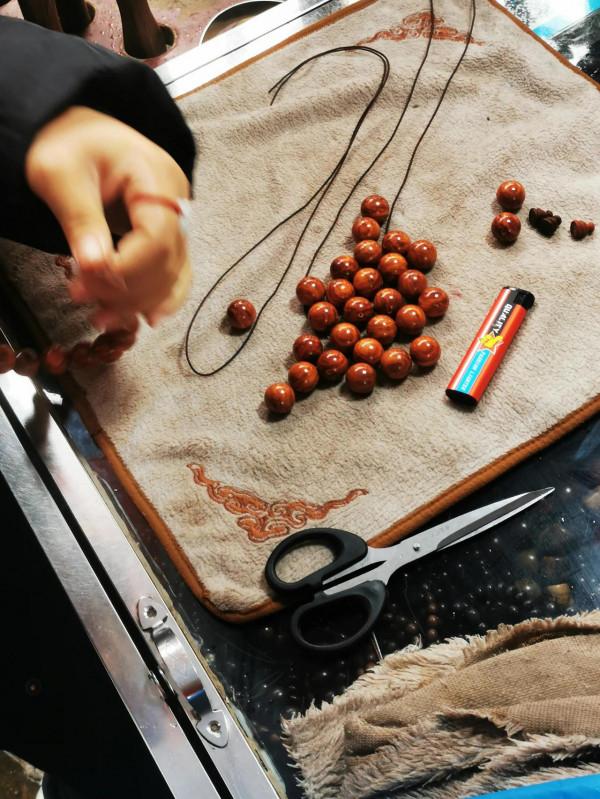 一串紅木手串的誕生。（尚比亞血檀）