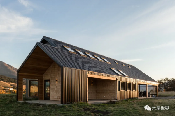 風景與陽光在屋裡匯合，原野中的 Haus III木屋住宅