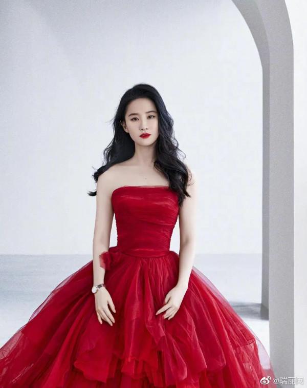 快來跟迪麗熱巴和鄭秀晶一起 反對高顱頂顏值霸凌