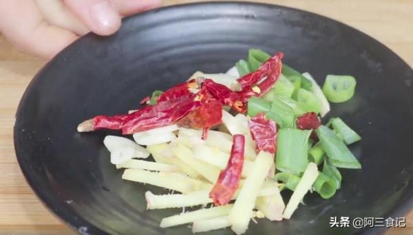 年夜飯上最亮的菜,真是太香了,出鍋全家人搶著吃,營養又解饞 年夜飯上最亮的菜,真是太香了,出鍋全家人搶著吃,營養又解饞