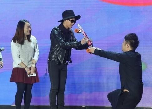 錢楓、田源事件未息，李維嘉又被圍抗議，湖南衛視臺柱子屢屢翻車