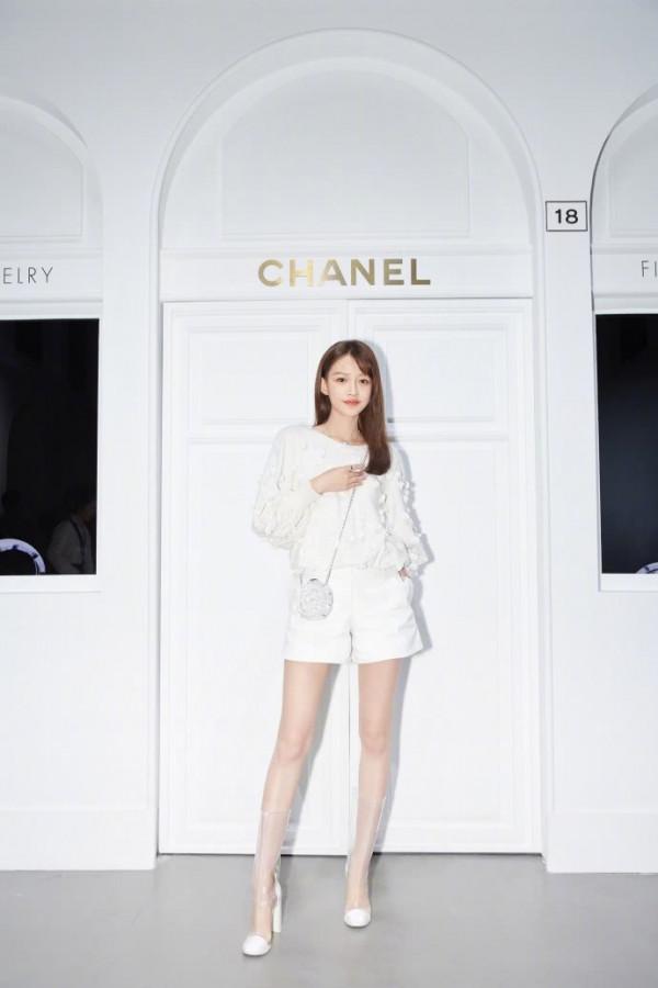 孫怡仗著腿長真拼,居然敢挑戰“塑膠”高跟鞋,好奇這腳出汗嗎? 孫怡仗著腿長真拼,居然敢挑戰“塑膠”高跟鞋,好奇這腳出汗嗎?