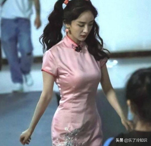 楊冪早期有多好看?穿旗袍出現,側身讓粉絲驚喜 楊冪早期有多好看?穿旗袍出現,側身讓粉絲驚喜