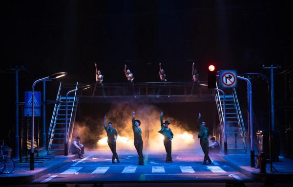 哥哥成團，1人借兄弟躺贏，1人靠兄弟逆襲，1人輸在兄弟“多情”