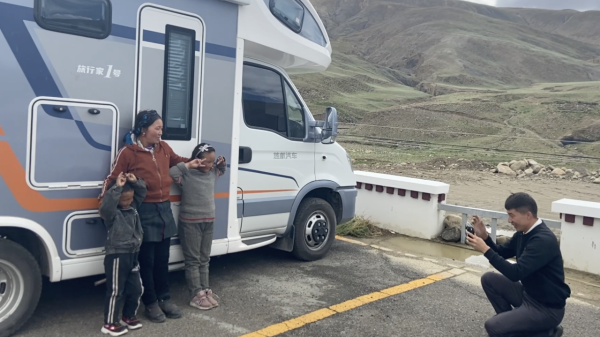 一輛房車一條狗，自駕400天，遊遍多半中國，每天吃住在車上