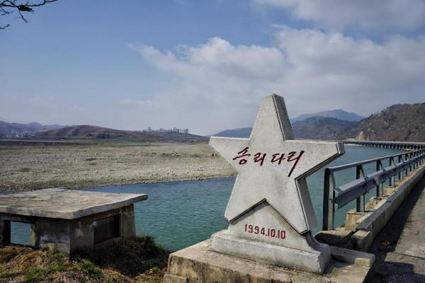 1950年的那個凜冬我穿越三八線（十三）老班長犧牲了，太悲痛欲絕