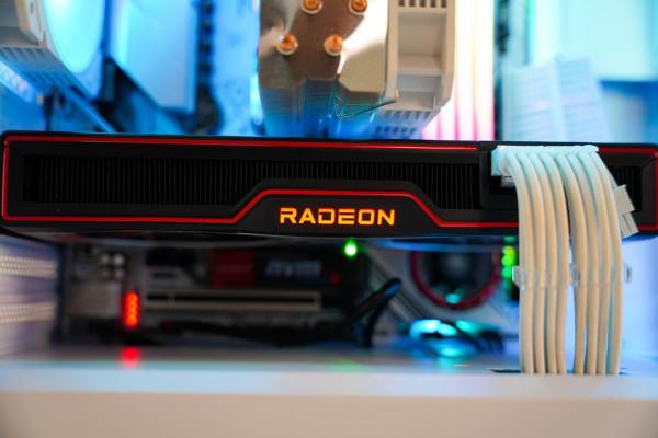 雪裝中的紛呈色彩，主流電競桌面主機裝機分享